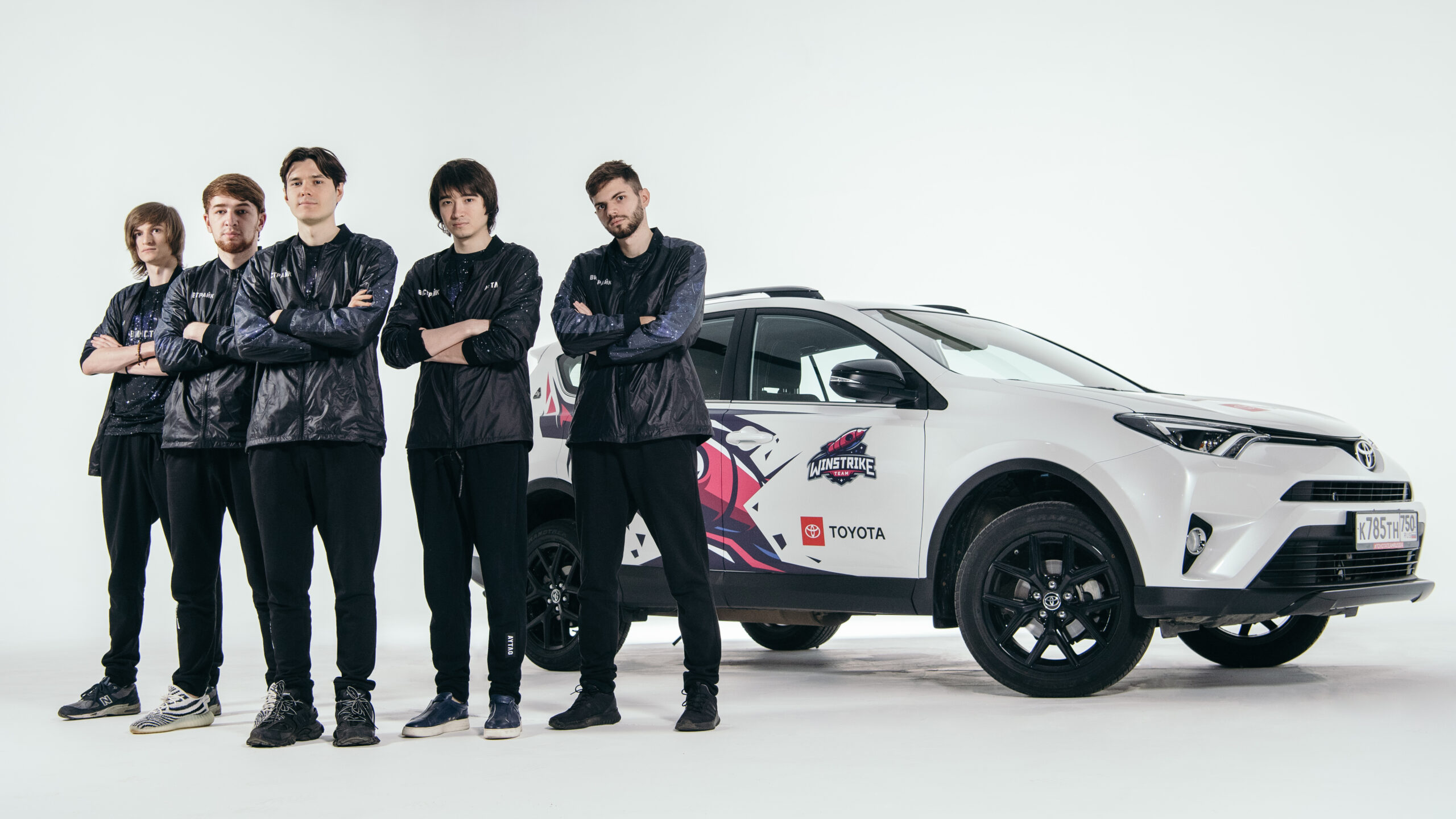 Тойота идет. Toyota x Winstrike. Winstrike Team. Winstrike Team фармит на тойоту. Кейс wimstrike Team фармит на тойотк.