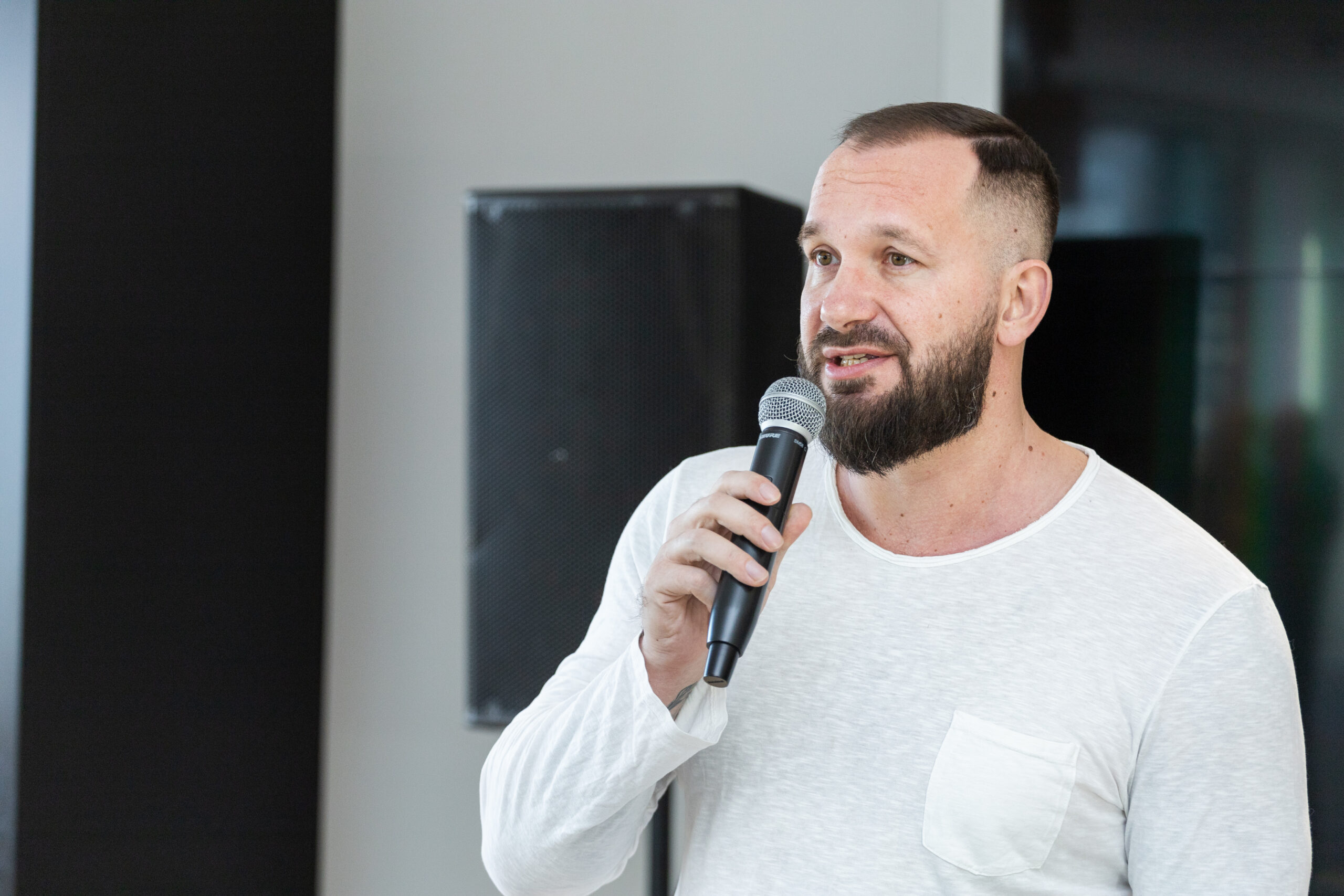 Антон Бладик