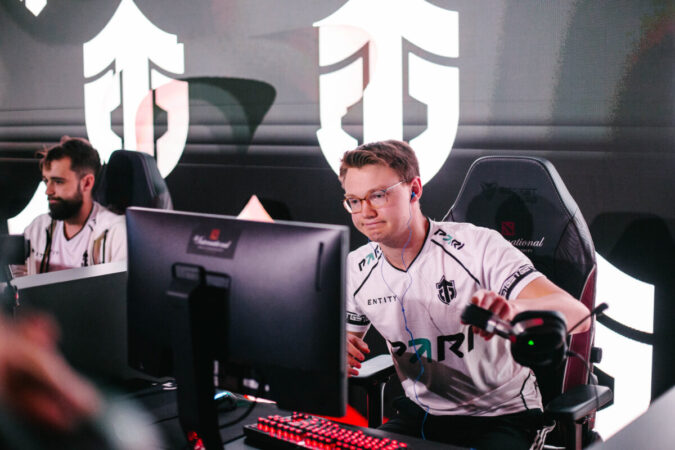 StormStormer покинул состав nouns по Dota 2