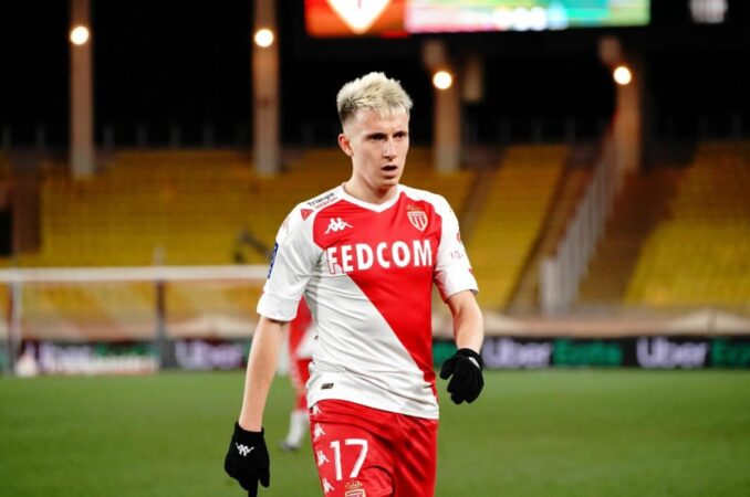 Футболист Александр Головин провел стрим на Twitch — игрок сделал двойной “Ремпейдж” в Dota 2