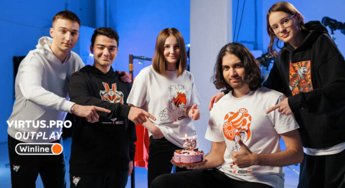 Virtus.рro выпустила коллекцию одежды в честь 20-летия организации