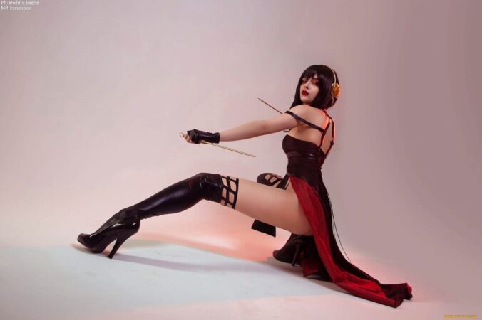 Убийственно прекрасна. Подборка горячего косплея на Йор Форджер из аниме “Семья шпиона”