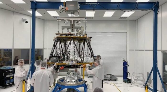 SpaceX отправила два робота на Луну