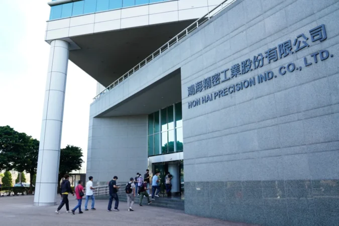 Тайваньский производитель iPhone показывает рекордный рост выручки в 2025 году