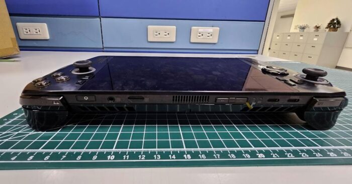 В сети нашли прототип “SteamDeck” от Microsoft