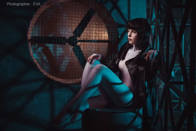 Киберкрасотка за работой. Косплей на Мотоко из “Призрака в доспехах”