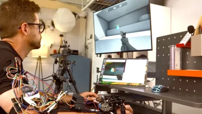 Ютубер сделал экзоскелет для аим-бота и ворвался в топ Aimlabs