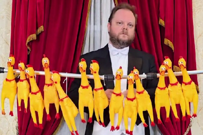 Блогер сыграл песню Селин Дион из «Титаника» на игрушечных курах