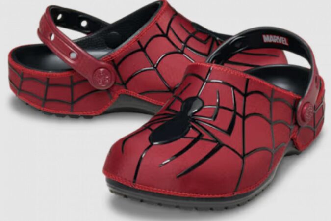 Crocs представил сабо, вдохновленные «Человеком-пауком»