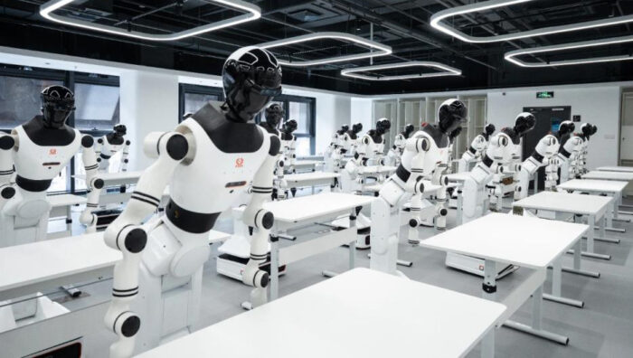 В Пекине запустили «школу» для обучения роботов перед выходом на рынок
