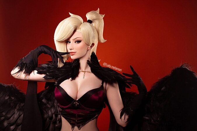 Она настоящий Ангел! Лучший косплей на Мерси из Overwatch