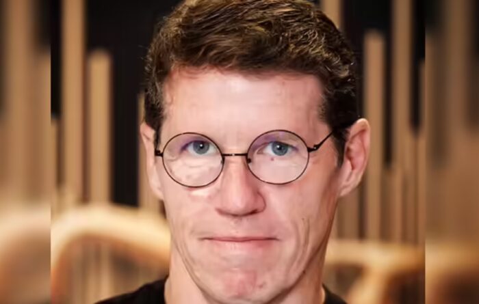 Умер композитор мультсериала «Губка Боб Квадратные Штаны». Ему было 63 года